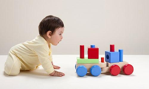 Cách chọn đồ chơi cho trẻ từ 6-12 tháng