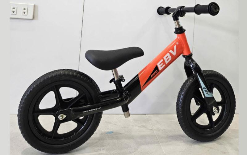 Xe thăng bằng cho bé Em Bé Vàng EBV Pro