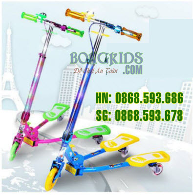 Xe trượt Scooter màu hồng và màu xanh