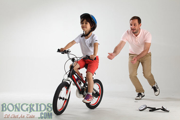 Xe đạp trẻ em RoyalBaby FreeStyle Space No1 giúp bé thỏa sức vui chơi