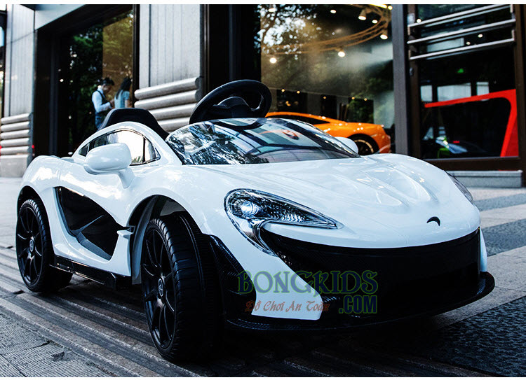 Xe ô tô điện trẻ em 672R trắng