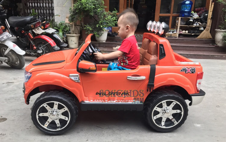 Xe ô tô điện trẻ em DKF-150 màu cam